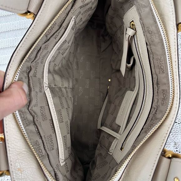 Michael Kors Beige Gold Leather Shoulder Purse - Picture 8 of 10